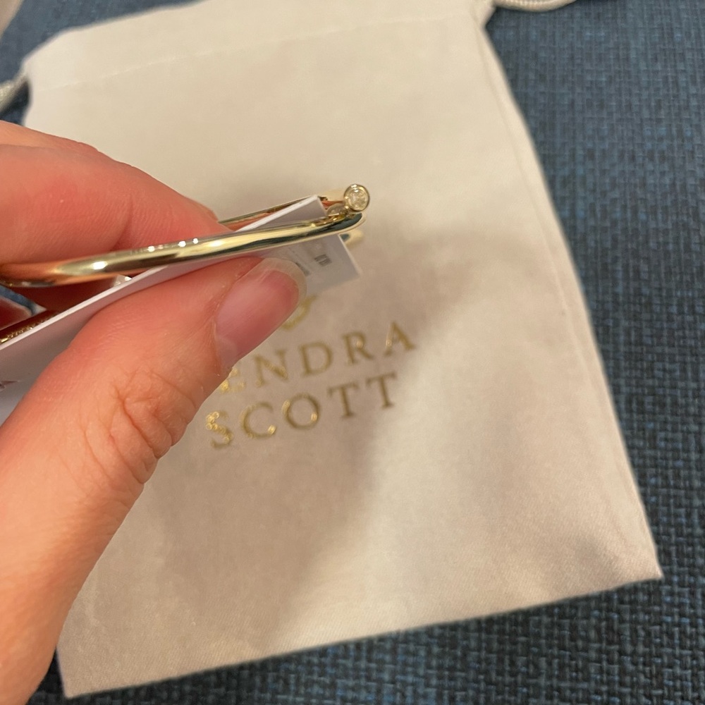 $ firm Kendra Scott Gold Hoops - Picture 2 of 3